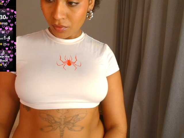 Naya-Milano live cam on BongaCams