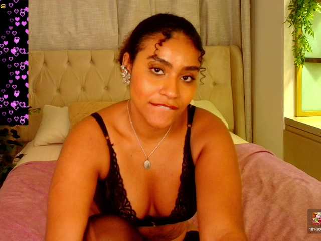 Naya-Milano live cam on BongaCams
