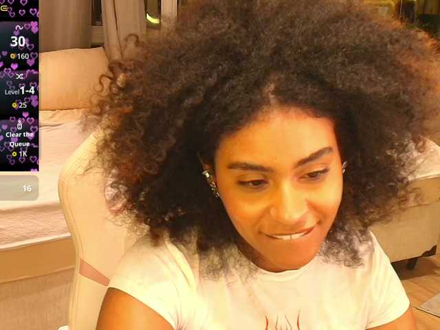 Naya-Milano live cam on BongaCams