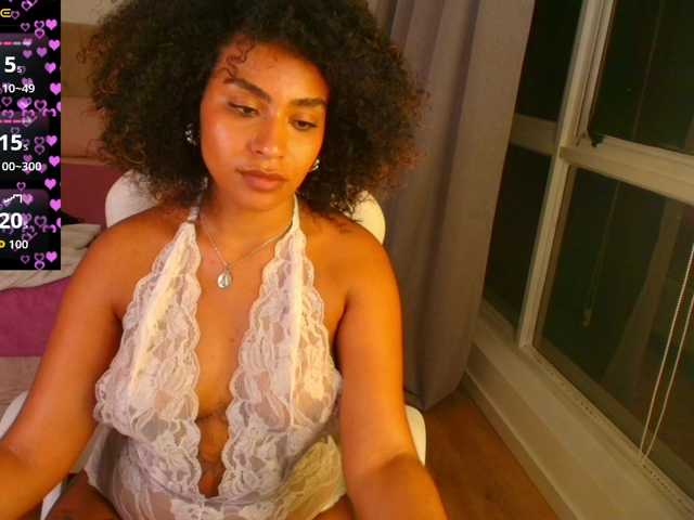 Naya-Milano live cam on BongaCams