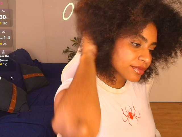 Naya-Milano live cam on BongaCams
