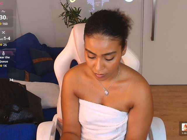 Naya-Milano live cam on BongaCams