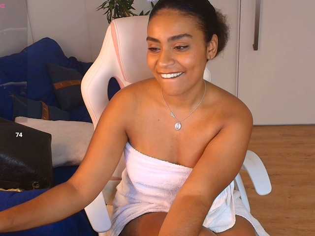 Naya-Milano live cam on BongaCams