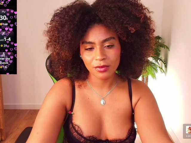 Naya-Milano live cam on BongaCams