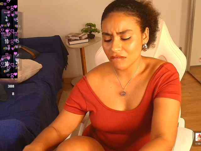 Naya-Milano's webcam live show
