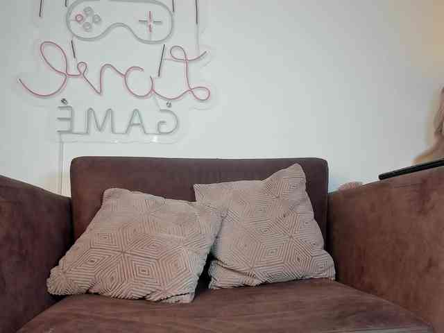 Angel-Pettite webcam