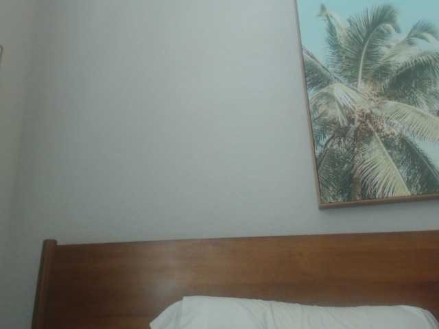 le modèle JennyRose1985 est en webcam porno dans un show sur le site bongacams, il possède les tags suivants: White/Caucasian,Brunette,Shaved