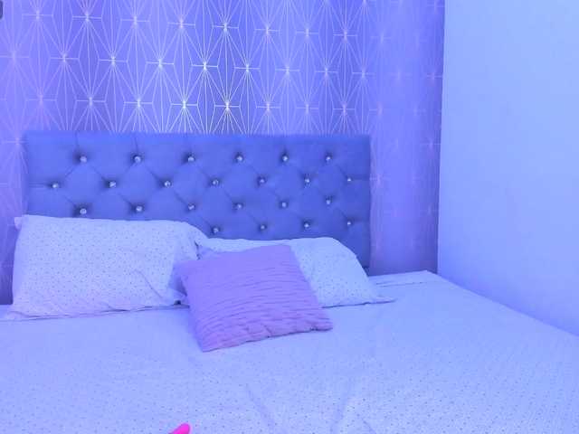 Coral-Snoww live cam on BongaCams
