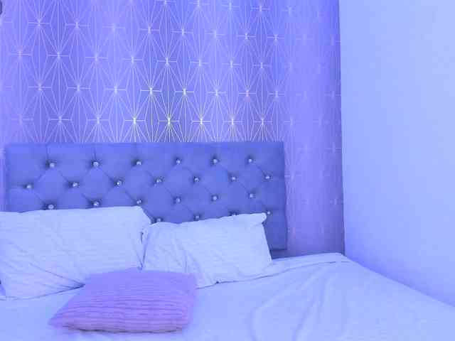 Coral-Snoww Live Webcam on BongaCams