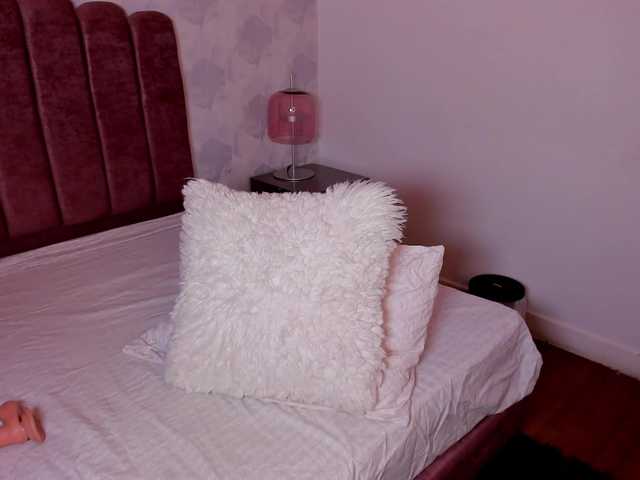 Kimmie-Bloomie live cam on BongaCams