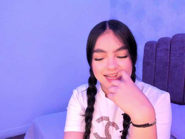 Kimmie-Bloomie live cam on BongaCams