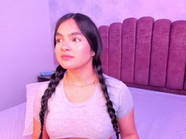 Kimmie-Bloomie live cam on BongaCams