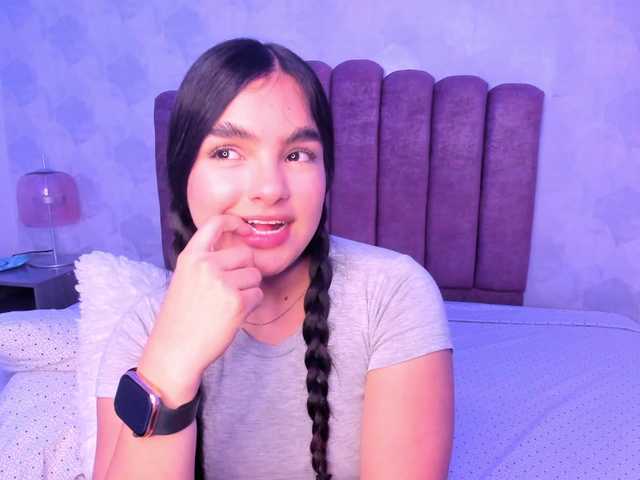 Kimmie-Bloomie live cam on BongaCams