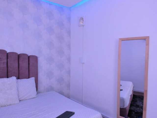Kimmie-Bloomie live cam on BongaCams