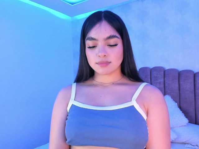 Kimmie-Bloomie live cam on BongaCams