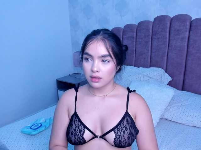 Kimmie-Bloomie live cam on BongaCams