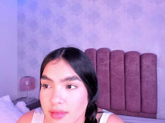 Kimmie-Bloomie live cam on BongaCams
