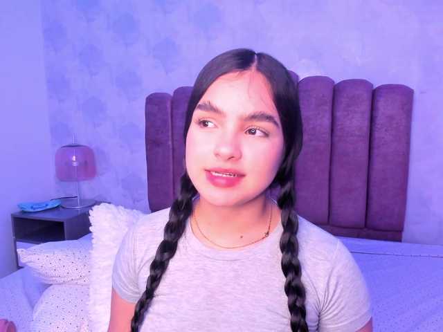 Kimmie-Bloomie live cam on BongaCams