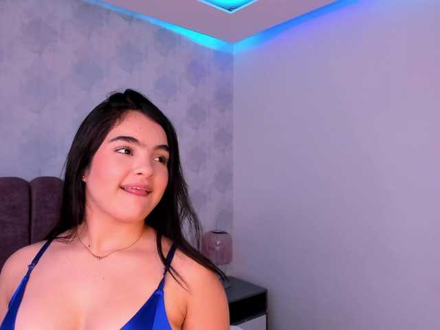 Kimmie-Bloomie live cam on BongaCams