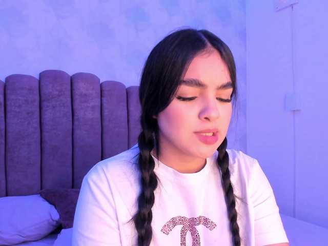 Kimmie-Bloomie live cam on BongaCams
