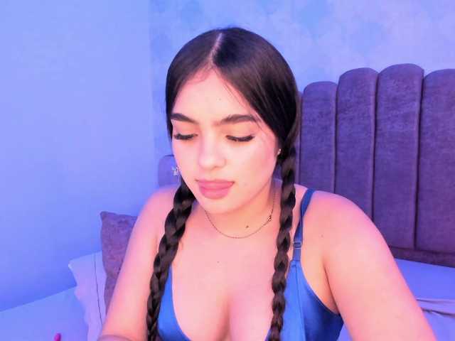 Kimmie-Bloomie live cam on BongaCams