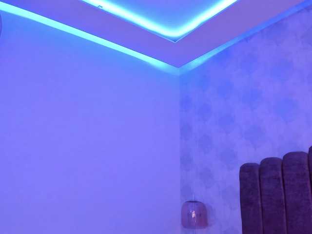 Kimmie-Bloomie live cam on BongaCams