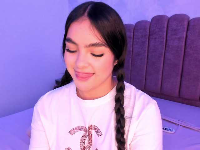 Kimmie-Bloomie live cam on BongaCams