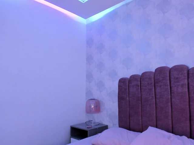 Kimmie-Bloomie live cam on BongaCams