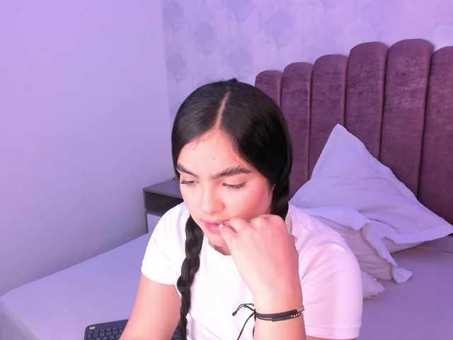 Kimmie-Bloomie live cam on BongaCams