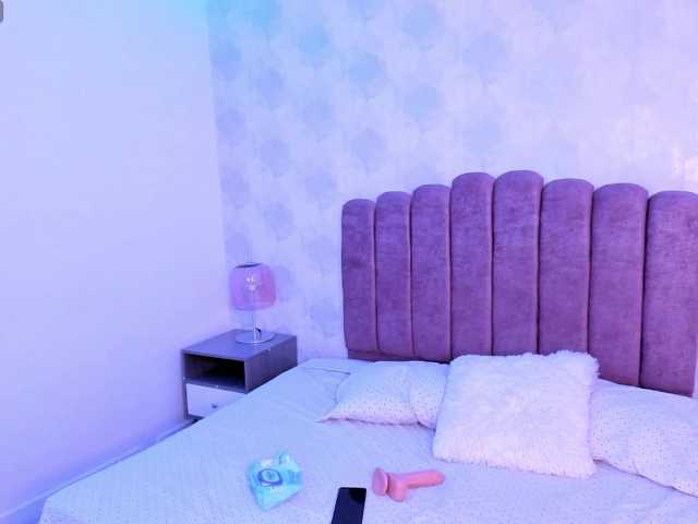 Kimmie-Bloomie live cam on BongaCams