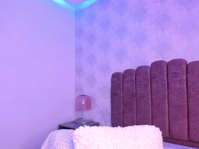 Kimmie-Bloomie live cam on BongaCams