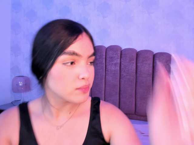 Kimmie-Bloomie live cam on BongaCams