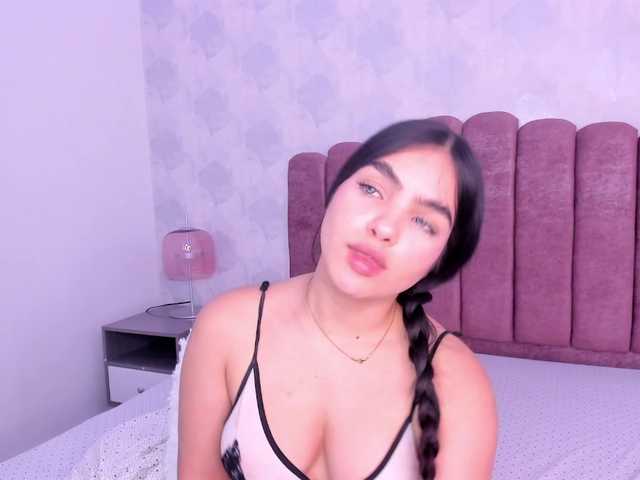 Kimmie-Bloomie live cam on BongaCams