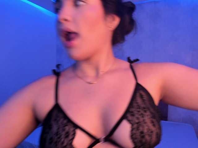 Kimmie-Bloomie live cam on BongaCams