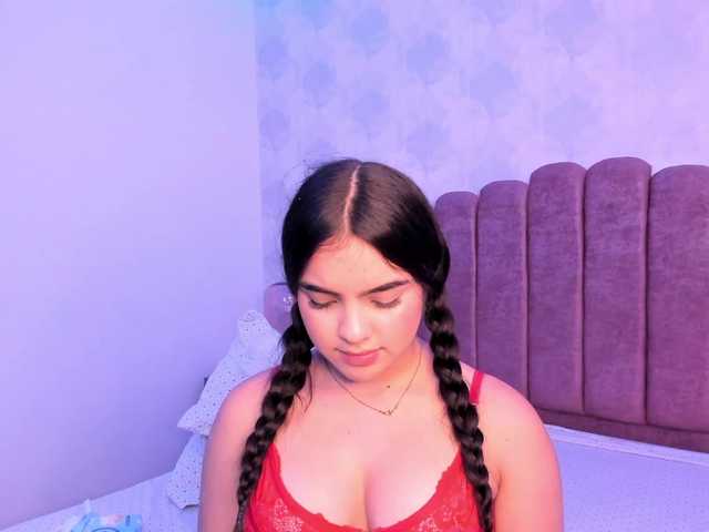 Kimmie-Bloomie live cam on BongaCams