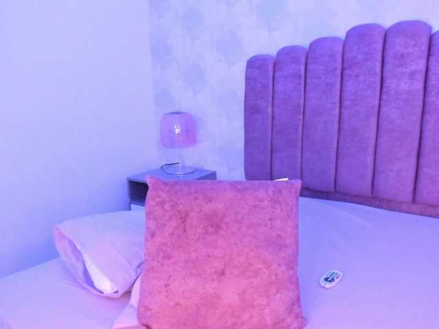 Kimmie-Bloomie live cam on BongaCams
