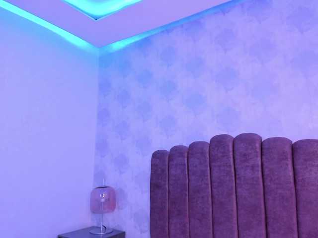 Kimmie-Bloomie live cam on BongaCams