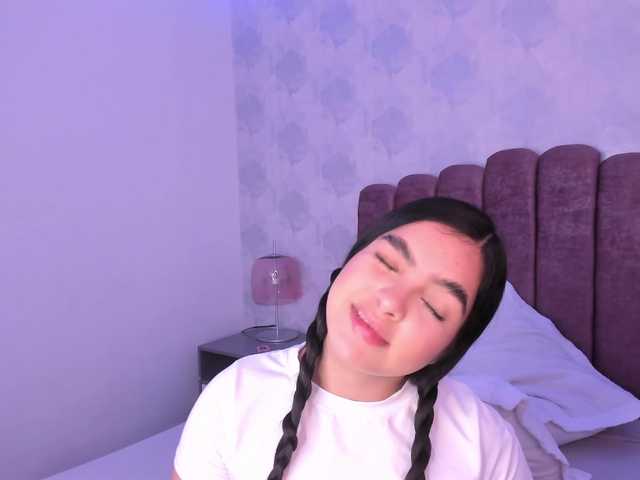 Kimmie-Bloomie live cam on BongaCams