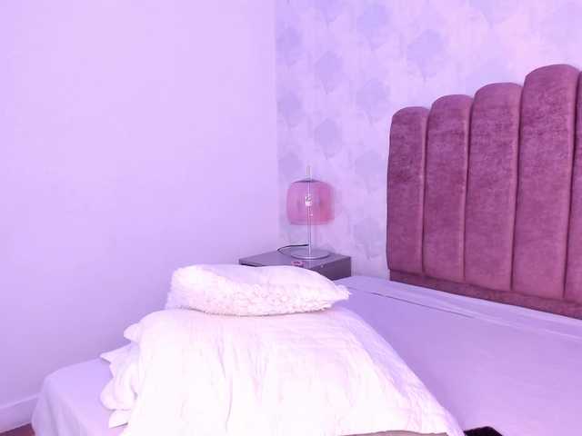 Kimmie-Bloomie live cam on BongaCams