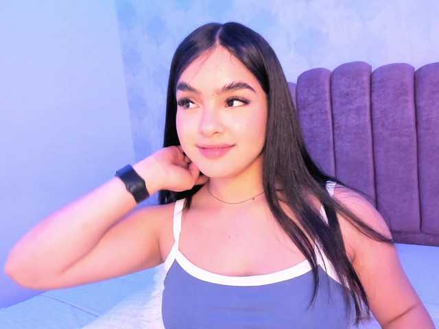 Kimmie-Bloomie live cam on BongaCams