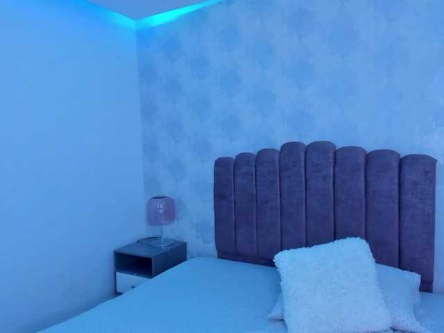 Kimmie-Bloomie live cam on BongaCams
