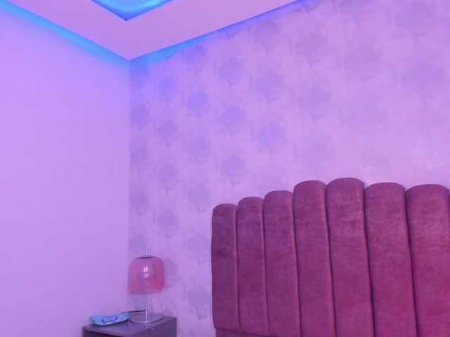Kimmie-Bloomie live cam on BongaCams
