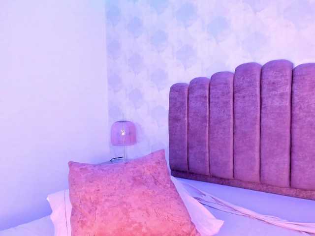 Kimmie-Bloomie live cam on BongaCams