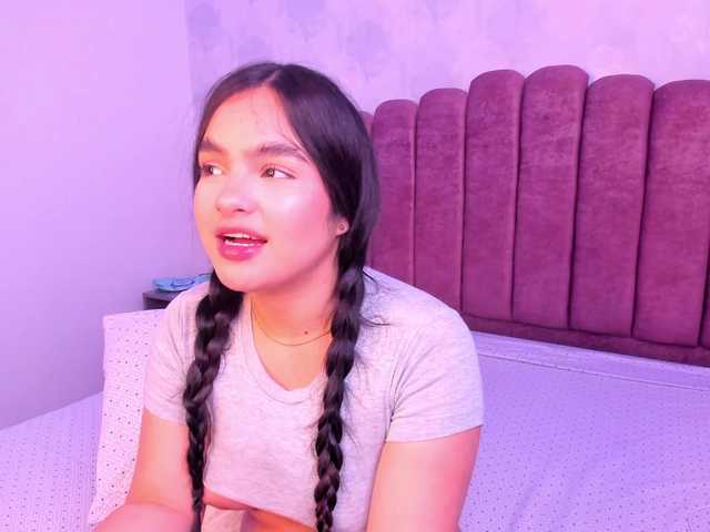 Kimmie-Bloomie live cam on BongaCams