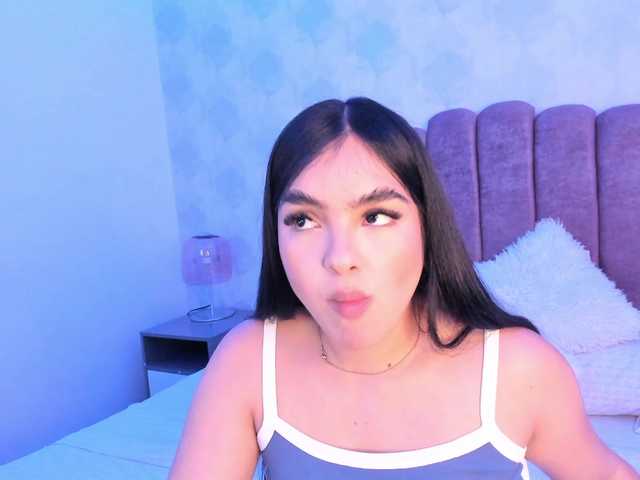 Kimmie-Bloomie live cam on BongaCams