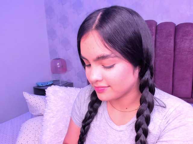 Kimmie-Bloomie live cam on BongaCams