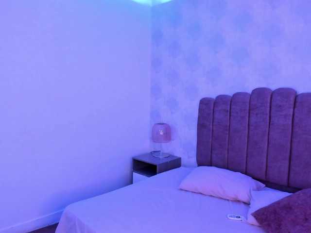 Kimmie-Bloomie live cam on BongaCams