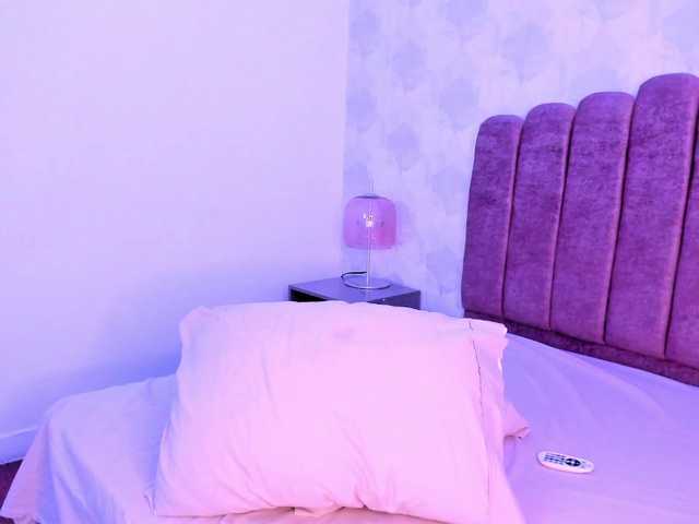 Kimmie-Bloomie live cam on BongaCams