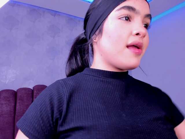 Kimmie-Bloomie live cam on BongaCams