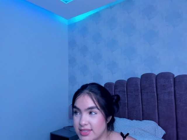 Kimmie-Bloomie live cam on BongaCams